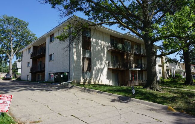 2 beds, 1 bath, 800 sqft, $900, Unit 18