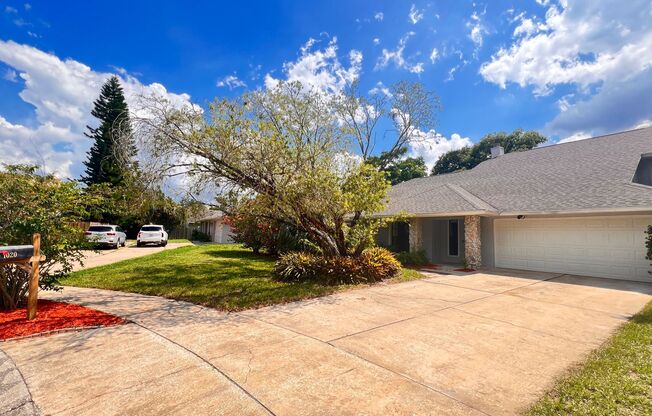 Discover Your Dream Home in Alafaya Woods: 4 BD/2BA 1020 Faircloth!