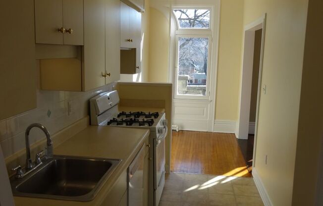 1 bed, 1 bath, 1,000 sqft, $1,250, Unit #4/D