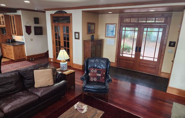 Fully Furnished Lakefront Home