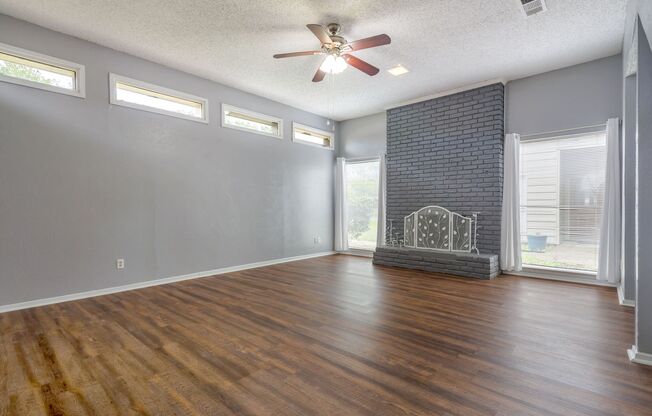 4 Bedroom Townhome — Great Plano Location — Available NOW!