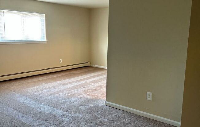 1 bed, 1 bath, 625 sqft, $1,275, Unit F11