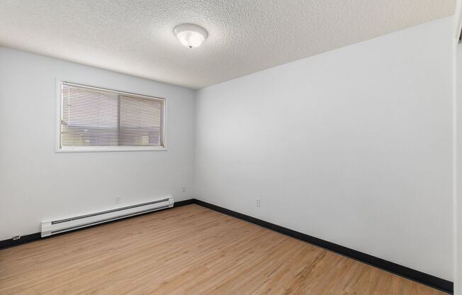 2 beds, 1 bath, 870 sqft, $1,395, Unit 14