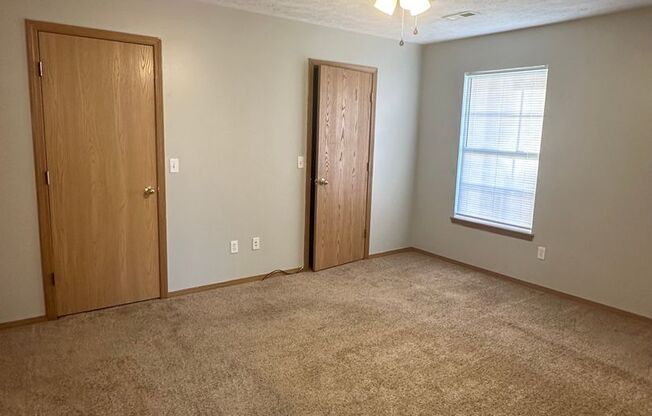 3 beds, 2 baths, $1,195, Unit 5593