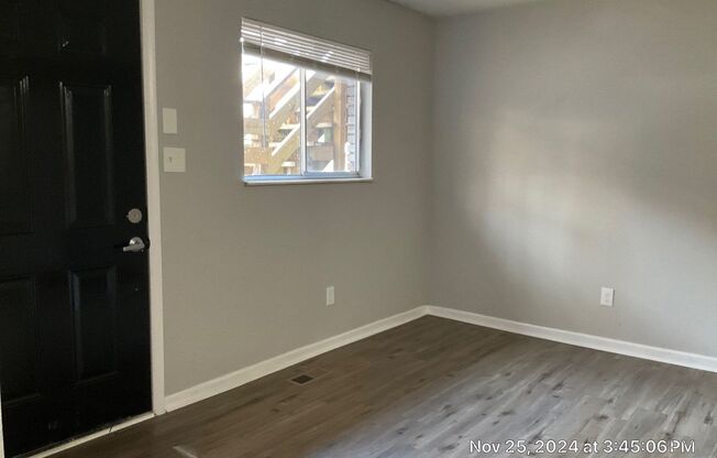 2 beds, 1 bath, $1,095, Unit 01727-05