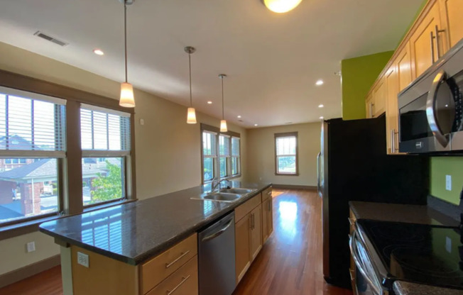 2 beds, 2 baths, $1,750, Unit Apt. 201