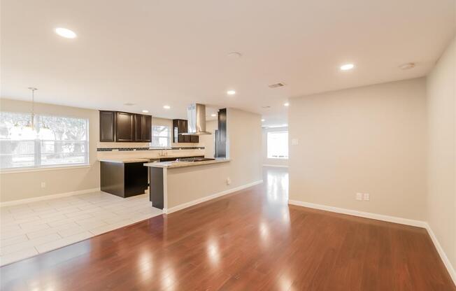 5702 FONTENELLE DR