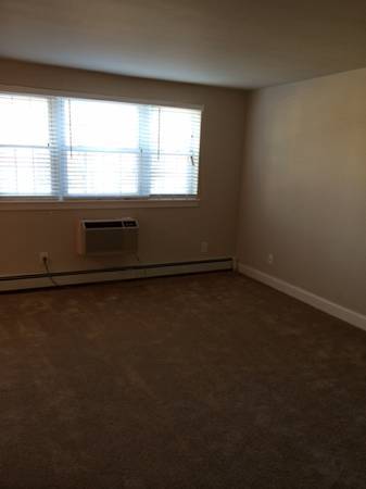 2 beds, 1 bath, 1,100 sqft, $1,600, Unit G207