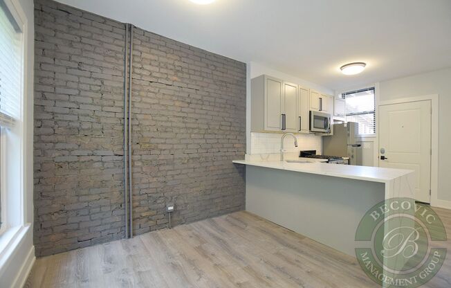 7736-42 N Eastlake Terrace