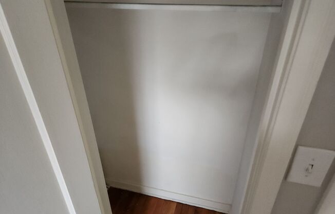 2 beds, 1 bath, 897 sqft, $2,335, Unit E-17