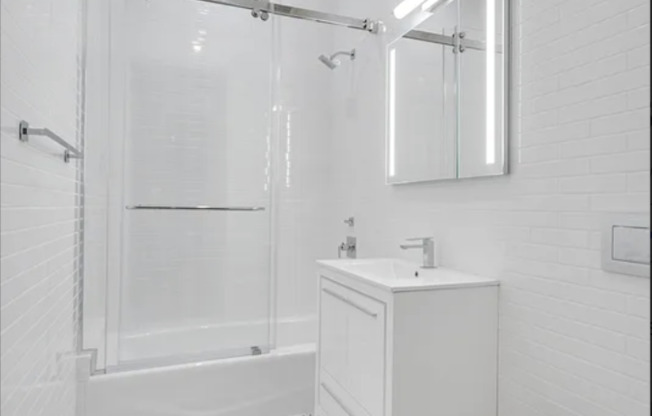 3 beds, 2 baths, $9,995, Unit 3I