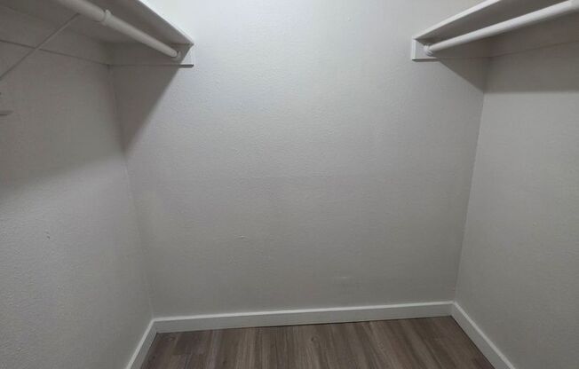 1 bed, 1 bath, 871 sqft, $1,295, Unit LAW15-112