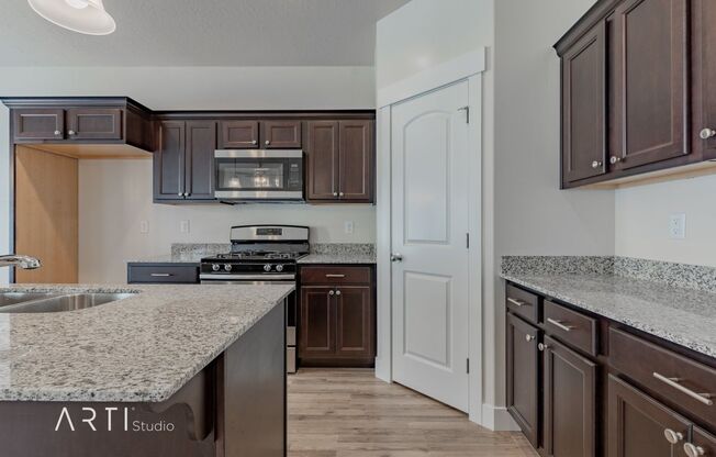 1 bed, 1 bath, 450 sqft, $595