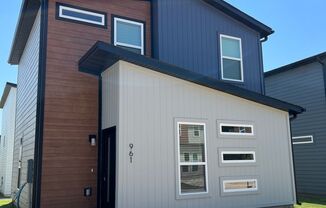 LEASING SPECIAL 1/2 OFF FIRST MONTHS RENT!! Now Leasing - Featherston Village - Modern Living