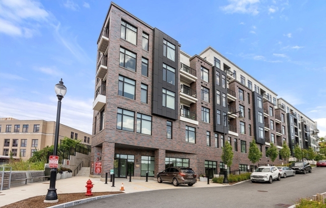 2 beds, 2 baths, 1,024 sqft, $4,000, Unit 725