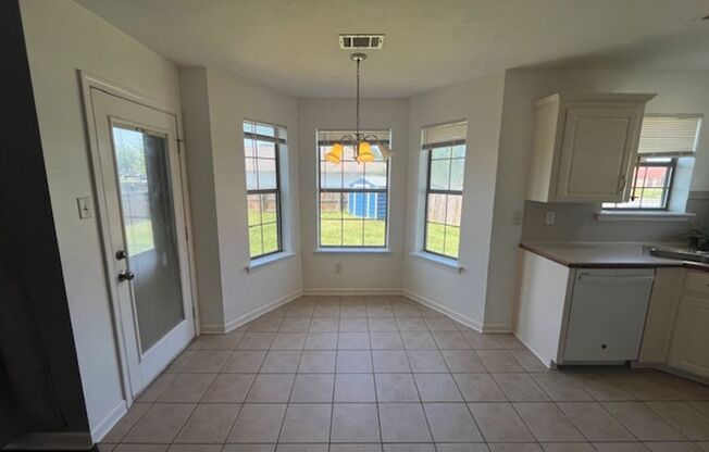 3 beds, 2 baths, $1,500