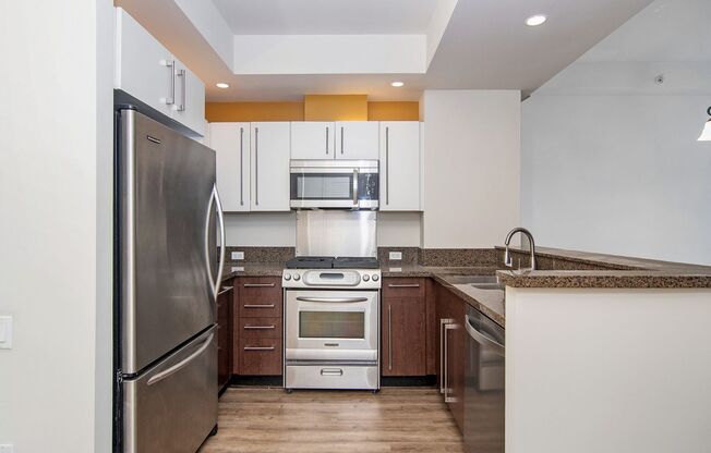 1 bed, 1 bath, $2,500, Unit #322