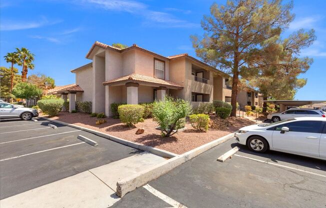 Beautiful 1 Bedroom 1 Bath Condo - Move In ready!