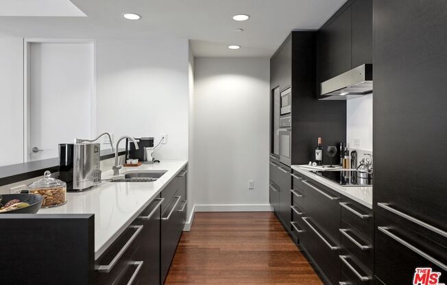 1 bed, 2 baths, 1,270 sqft, $5,700, Unit 5J