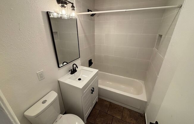 Modern 1Bed/1Bath Apartment in the Heart of Downtown- MOVE IN SPECIAL- 1/2 OFF FIRST MONTHS RENT!