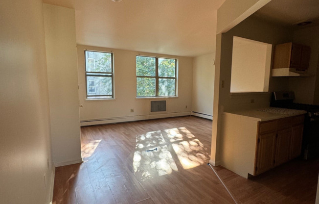 2 beds, 1 bath, $2,900