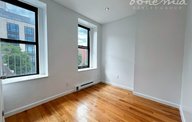 953 COLUMBUS AVE