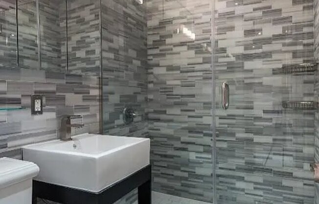 W. 128th St, 7th Ave