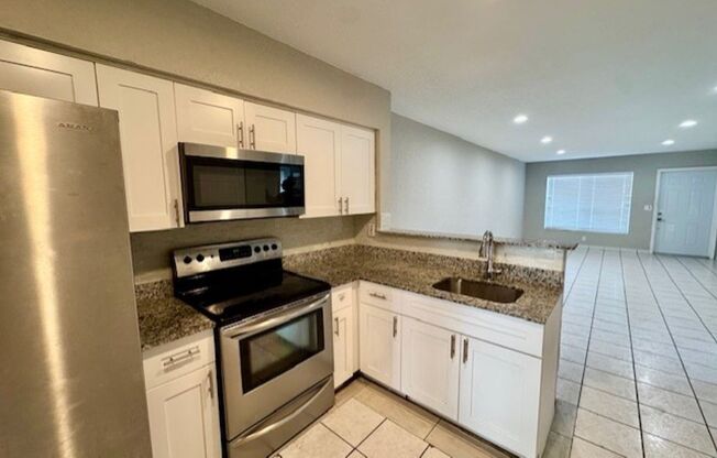 260 SW 8 Ave, Hallandale, FL 33009