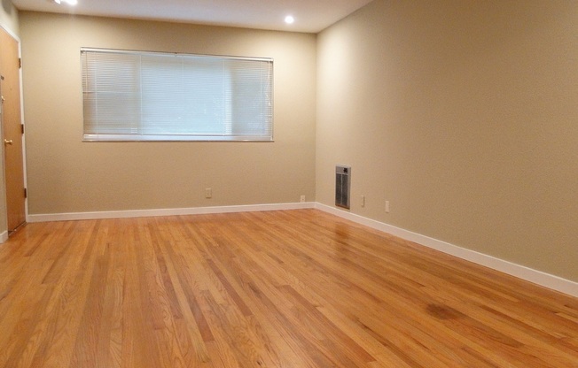 1 bed, 1 bath, $2,350, Unit 1818 Virginia #B