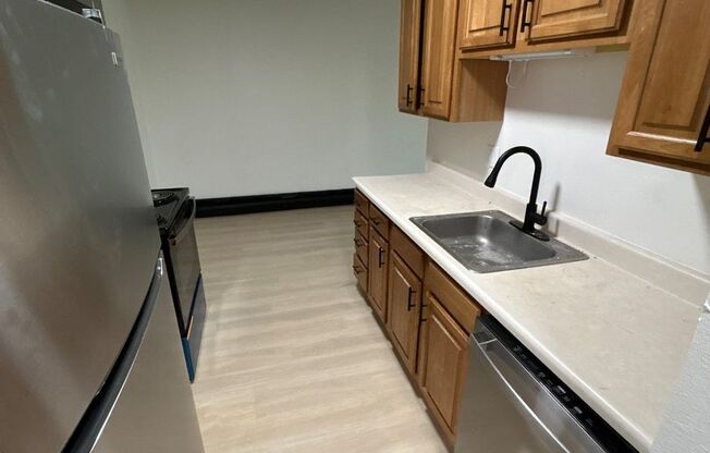 2 beds, 1 bath, 1,050 sqft, $995, Unit 215-302C
