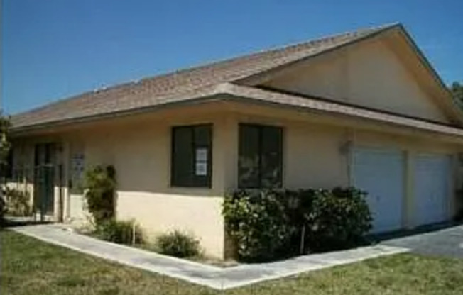 Charming 3-Bedroom 2 bathroom Home with Spacious Backyard in N. Lauderdale, FL with Special Deposit $1,500 with Approved Credit!