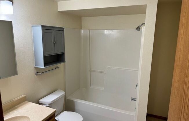 3 beds, 2 baths, 1,200 sqft, $2,350, Unit 5