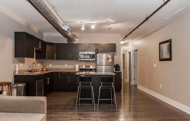 3 beds, 2 baths, 1,130 sqft, $2,050, Unit Jane 301