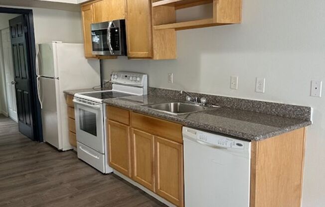 2 beds, 1 bath, 700 sqft, $1,495, Unit 214