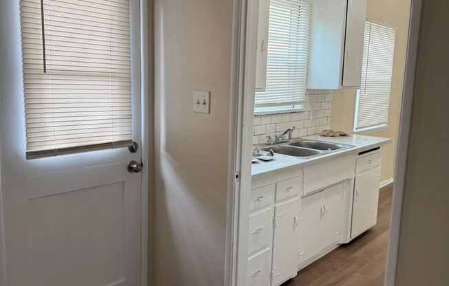 1 bed, 1 bath, $1,895, Unit 1828 B