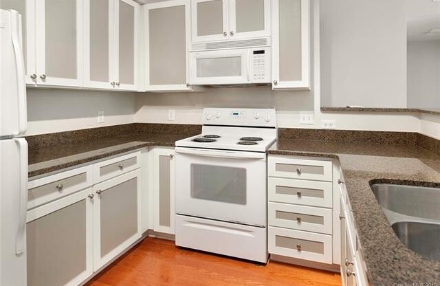 2 beds, 2 baths, $1,995