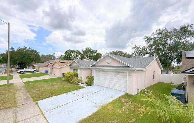1118 HARDWOOD DR