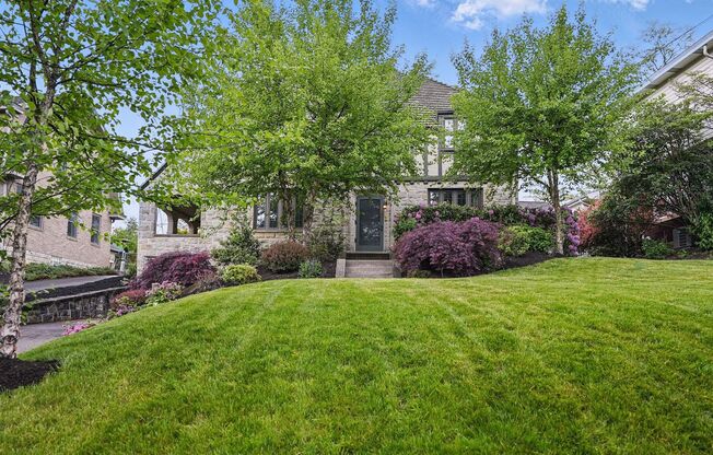 Charming 5 Bedroom, 3.5 Bathroom Home in Mt. Lebanon