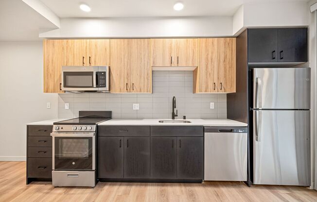 2 beds, 1 bath, 660 sqft, $2,200, Unit 208