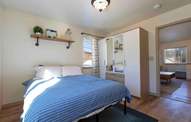 2 beds, 1 bath, $1,850, Unit A