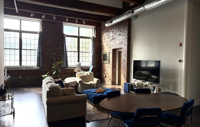 154 W 2 ST