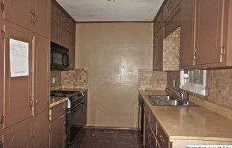 3 beds, 1 bath, $1,095