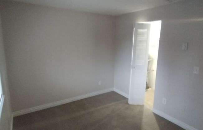 2 beds, 1 bath, 776 sqft, $1,325, Unit 045