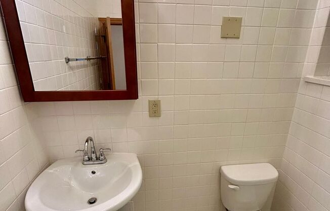 1 bed, 1 bath, 425 sqft, $1,765, Unit 233-G2
