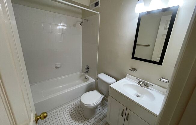 2 beds, 1 bath, 800 sqft, $1,475, Unit 2715A-1A