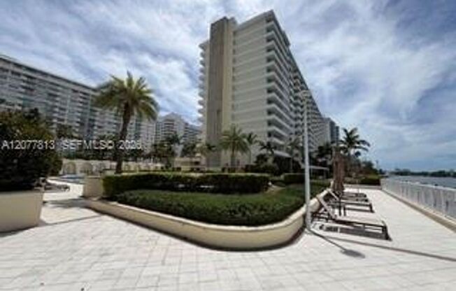 2 beds, 2 baths, $4,500, Unit # 15 J