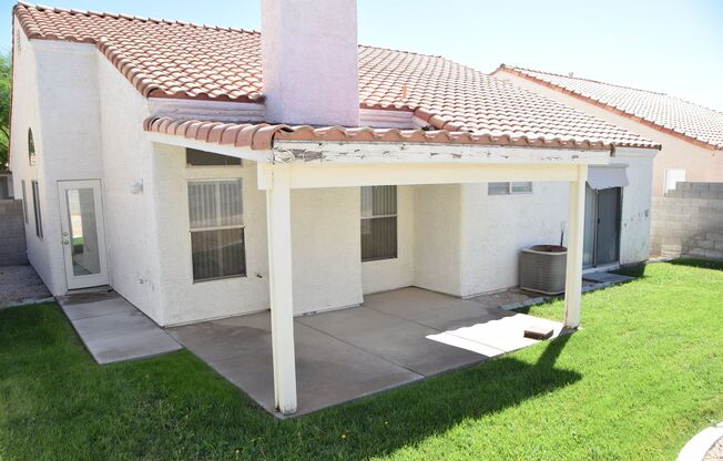 BEAUTIFUL NORTHWEST PROPERTY NEAR DINING AND SHOPPING!