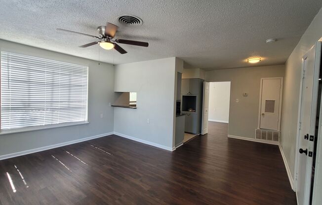 1 bed, 1 bath, 700 sqft, $875, Unit 207