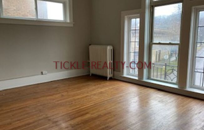 1 bed, 1 bath, $995, Unit S10