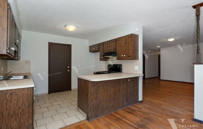 3 beds, 2 baths, $1,395